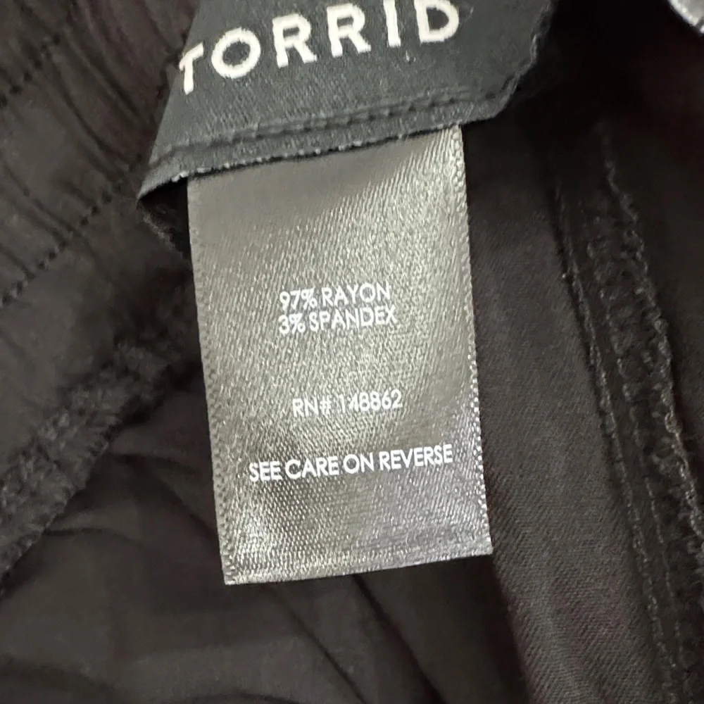 torrid Black Wide-Leg Cargo Pants - Picture 6 of 8